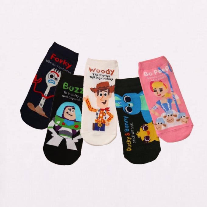 Chaussettes en gros de tube de bande dessinée pour chaussettes d'équipage de coton de mode de chaussettes confortables mignonnes de femmes de nouvelles