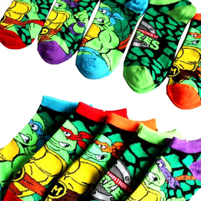 Les nouvelles chaussettes des hommes et des femmes de série de bande dessinée d'été en gros avec les chaussettes invisibles de camouflage