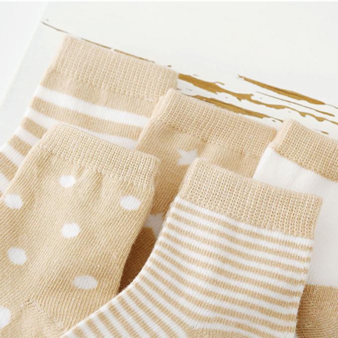 Le bébé cogne la bande dessinée antidérapage de coton organique le bébé organique que mignon cogne les chaussettes faites sur commande de bébé de coton nouveau-né drôle fou de coton