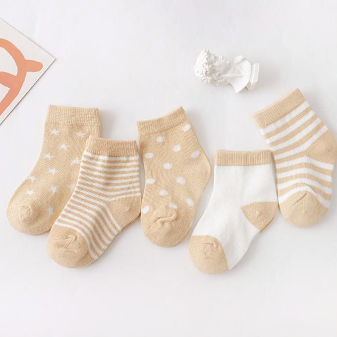 Le bébé cogne la bande dessinée antidérapage de coton organique le bébé organique que mignon cogne les chaussettes faites sur commande de bébé de coton nouveau-né drôle fou de coton