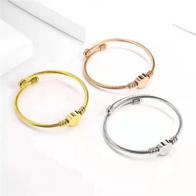 Montres en forme de coeur en acier de bracelet de mode de Rose Gold Plated Bangle Ladies de bracelet de titane de câble