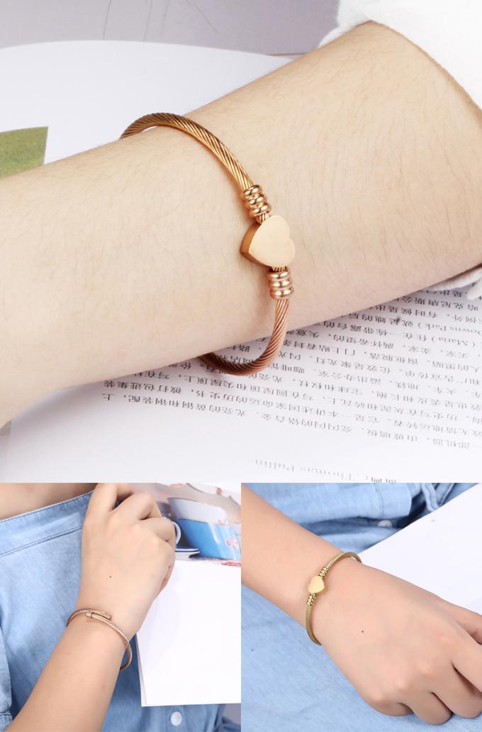 Montres en forme de coeur en acier de bracelet de mode de Rose Gold Plated Bangle Ladies de bracelet de titane de câble