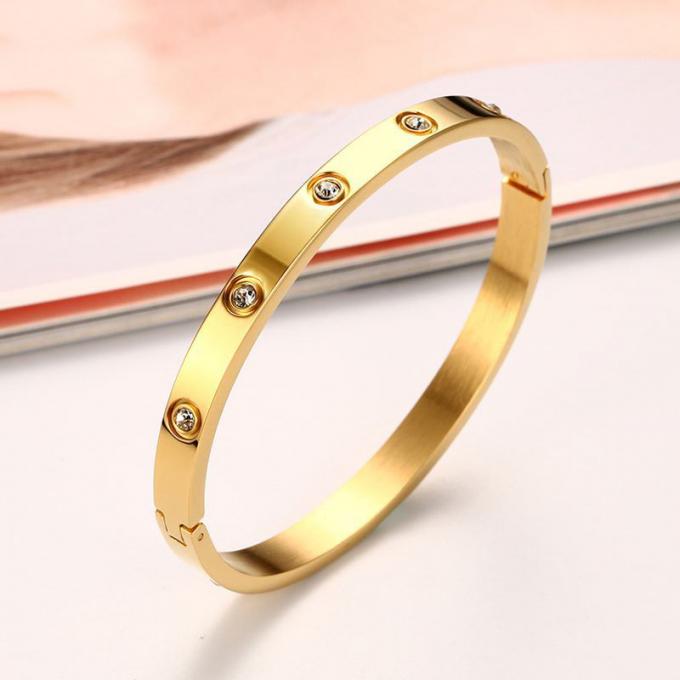 L'or de femme de charme de bracelets d'acier inoxydable de dames de bracelets de luxe de bracelets et d'anneau a plaqué