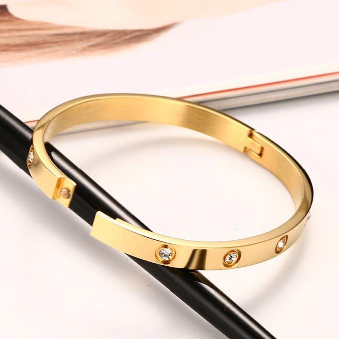 L'or de femme de charme de bracelets d'acier inoxydable de dames de bracelets de luxe de bracelets et d'anneau a plaqué