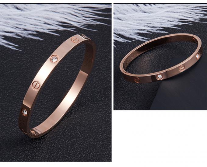 L'or de femme de charme de bracelets d'acier inoxydable de dames de bracelets de luxe de bracelets et d'anneau a plaqué