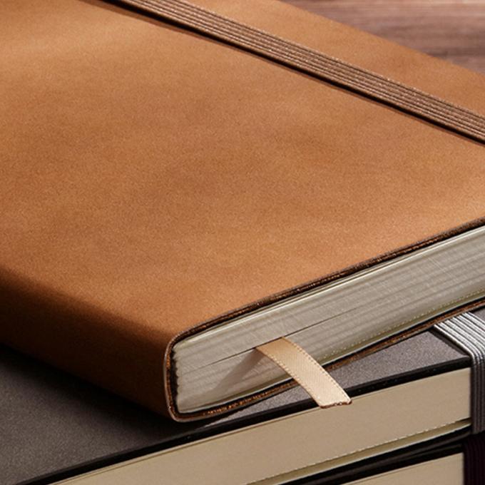 Carnet pointillé réutilisable quotidien de journal de bracelet en cuir de bloc-notes de carnet mou des affaires A5