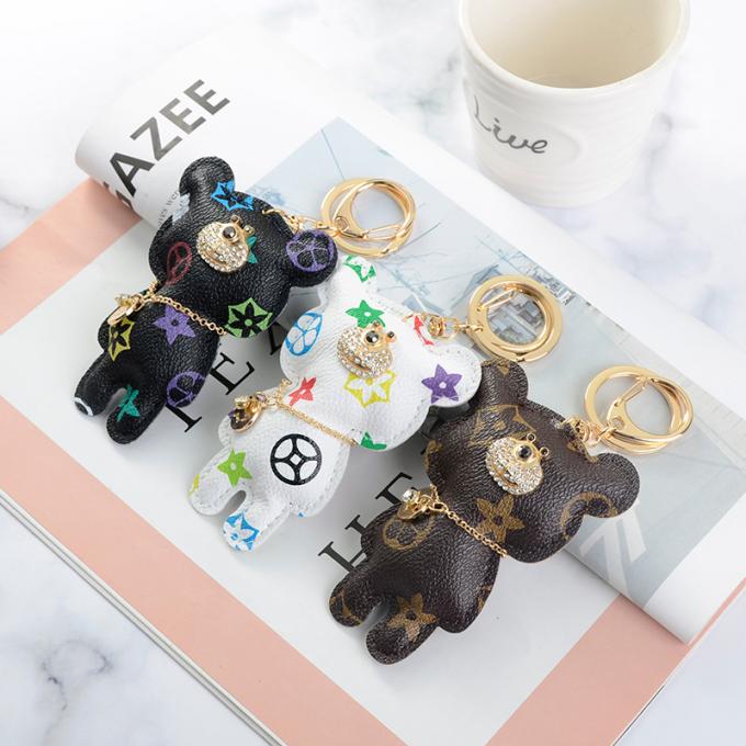 Le sac pendant en cuir en gros de chaîne principale de chien d'ours ornemente des accessoires Diamond Bear Keychain Keychains pour des femmes