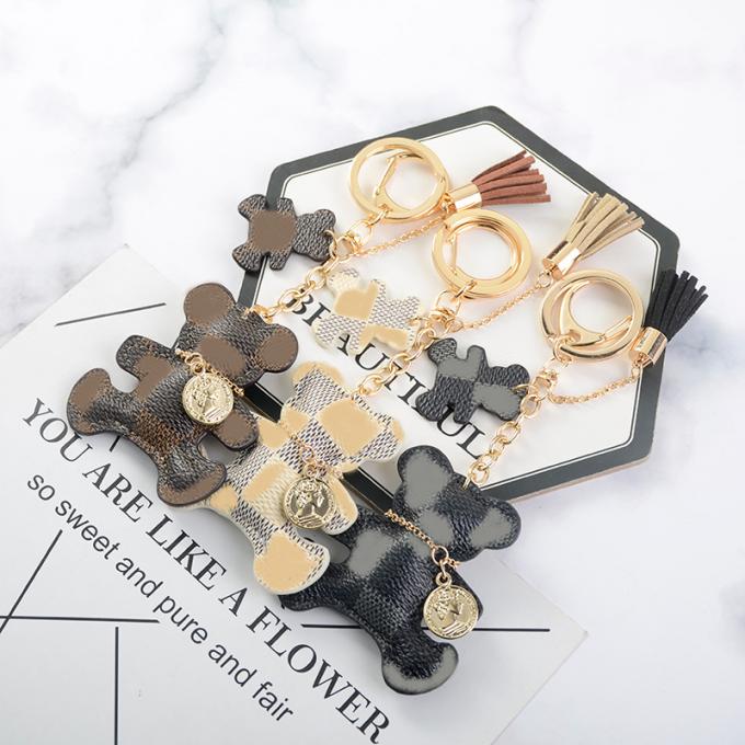 Le sac pendant en cuir en gros de chaîne principale de chien d'ours ornemente des accessoires Diamond Bear Keychain Keychains pour des femmes