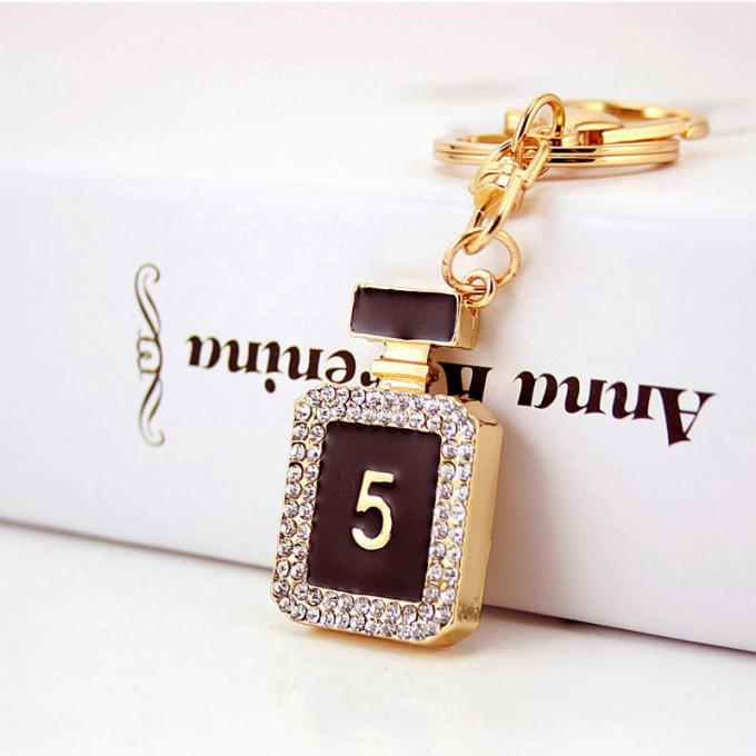 Les dames Diamant-cloutées créatives parfument le métal femelle Crystal Keychain de fausse pierre d'accessoires de sac de chaîne principale de bouteille