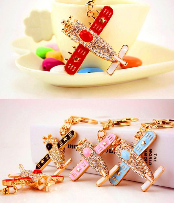 Keychains pour le logo de Crystal Luxury Designers Custom Keychain en métal de fausse pierre de Metal Pendant Motorcycle de modèle de femme