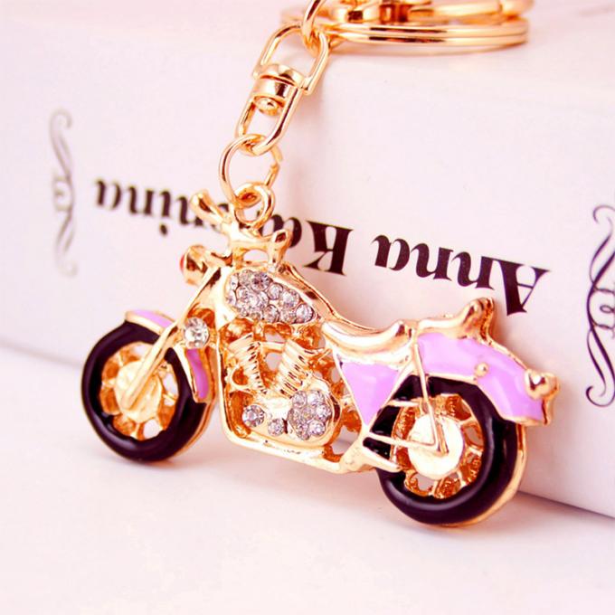 Keychains pour le logo de Crystal Luxury Designers Custom Keychain en métal de fausse pierre de Metal Pendant Motorcycle de modèle de femme