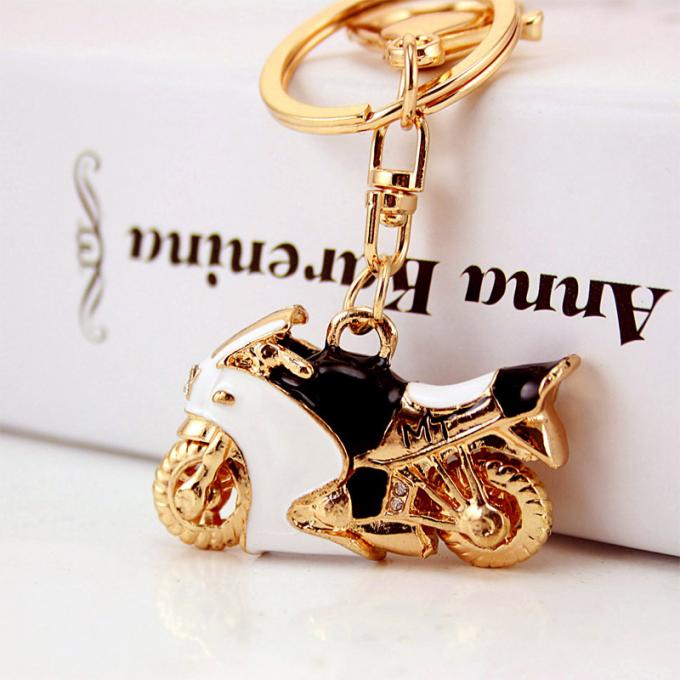 Keychains pour le logo de Crystal Luxury Designers Custom Keychain en métal de fausse pierre de Metal Pendant Motorcycle de modèle de femme