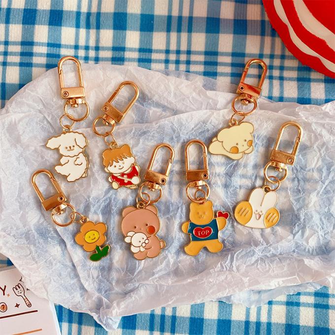 Le sac pendant de lapin de chaîne principale petit en métal en gros de fleur ornemente la bande dessinée mignonne Keychains d'accessoires pour des femmes
