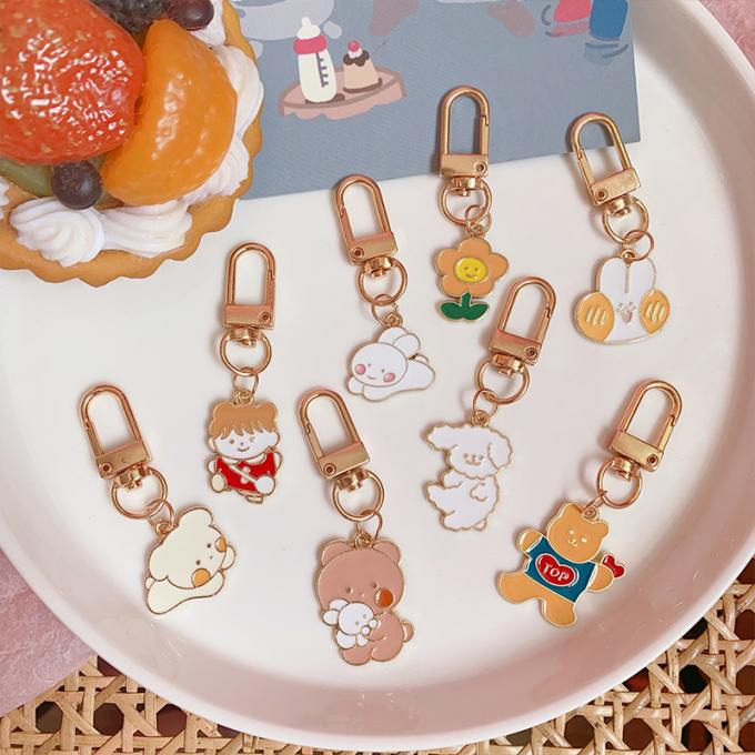 Le sac pendant de lapin de chaîne principale petit en métal en gros de fleur ornemente la bande dessinée mignonne Keychains d'accessoires pour des femmes