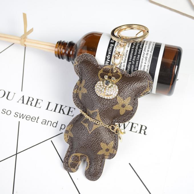 Le sac pendant en cuir en gros de chaîne principale de chien d'ours ornemente des accessoires Diamond Bear Keychain Keychains pour des femmes