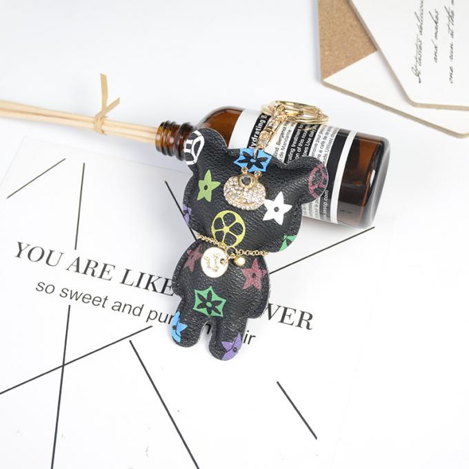 Le sac pendant en cuir en gros de chaîne principale de chien d'ours ornemente des accessoires Diamond Bear Keychain Keychains pour des femmes