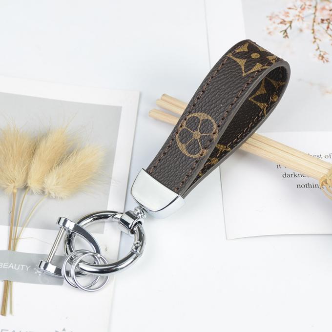 Le sac pendant en cuir en gros de chaîne principale de chien d'ours ornemente des accessoires Diamond Bear Keychain Keychains pour des femmes